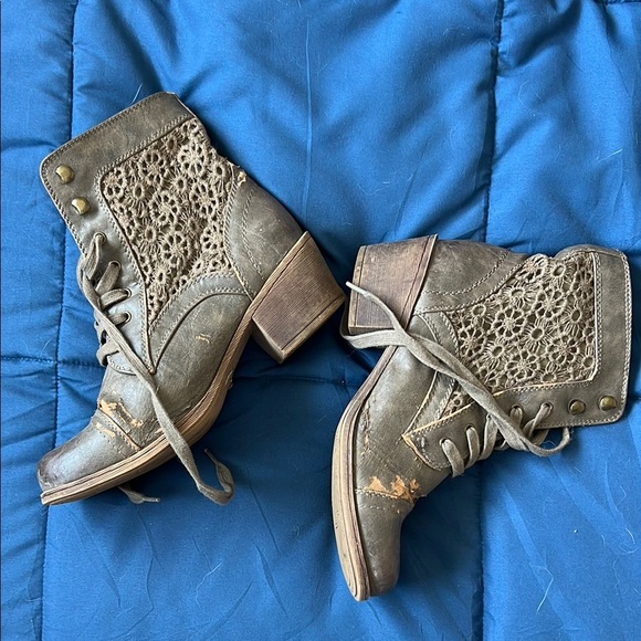 Lace Up Boots with Chunky Heel - Picture 4 of 9